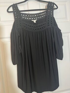 Cato Black Cold-Shoulder Crochet Yoke Tunic Top